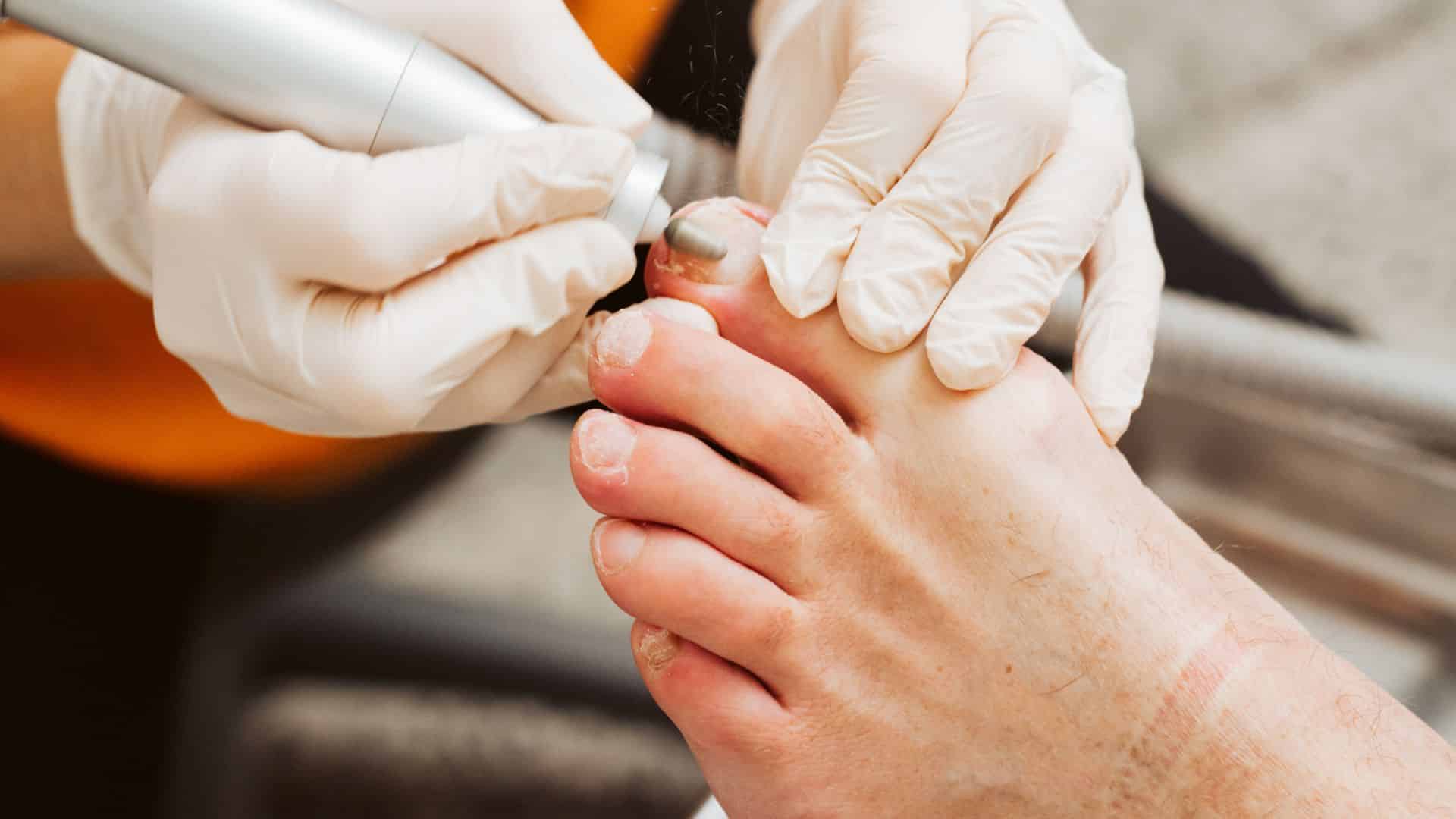 Deluxe Foot Grooming Treatment (30 Minutes)
